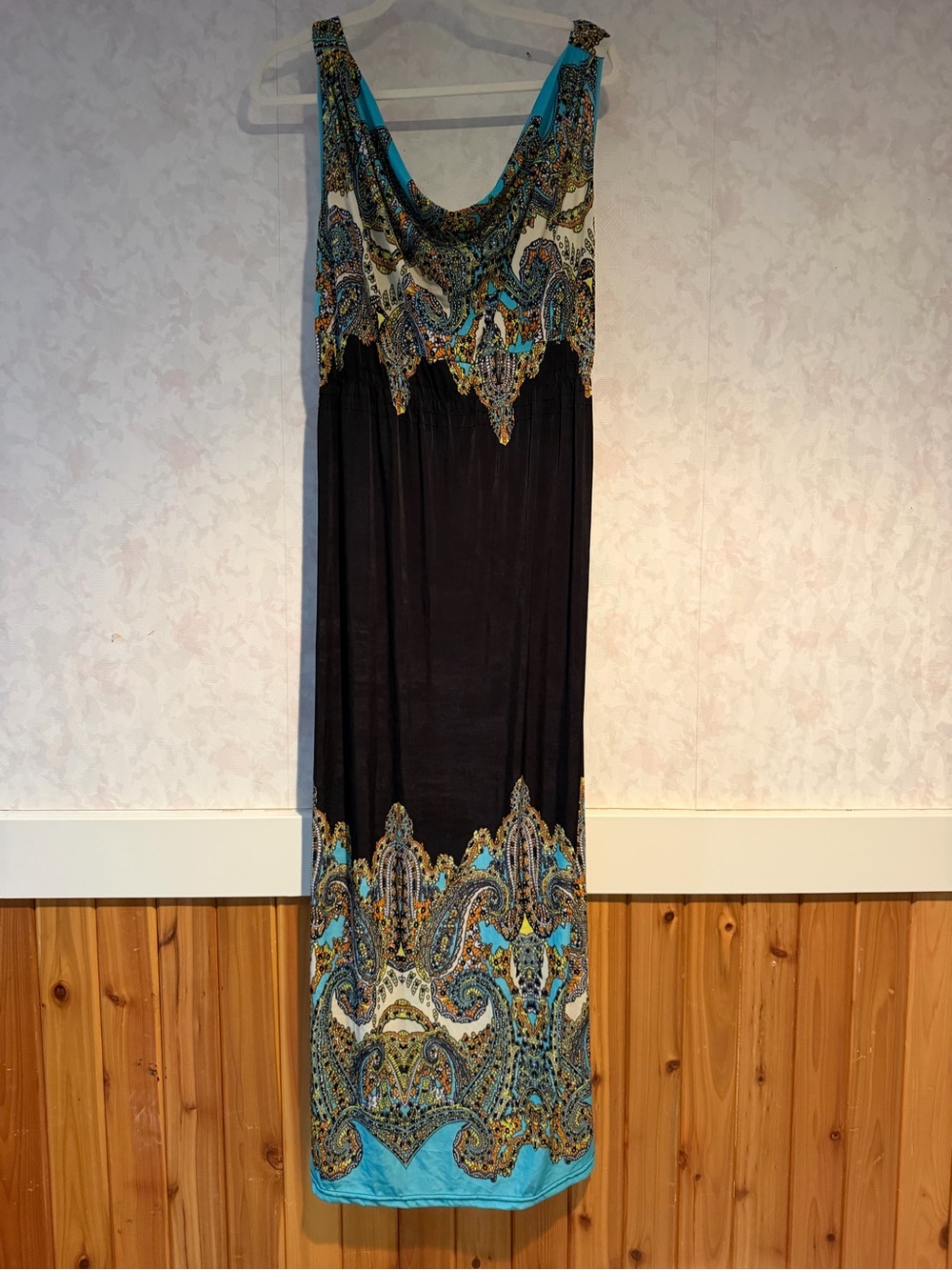 Ariana by Howard’s Paisley Maxi Dress in Black & Blue Large Like New